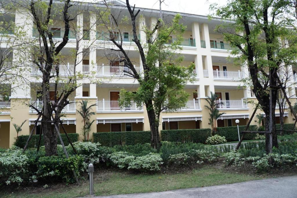The One Residence Hotel Bangkok Exterior foto